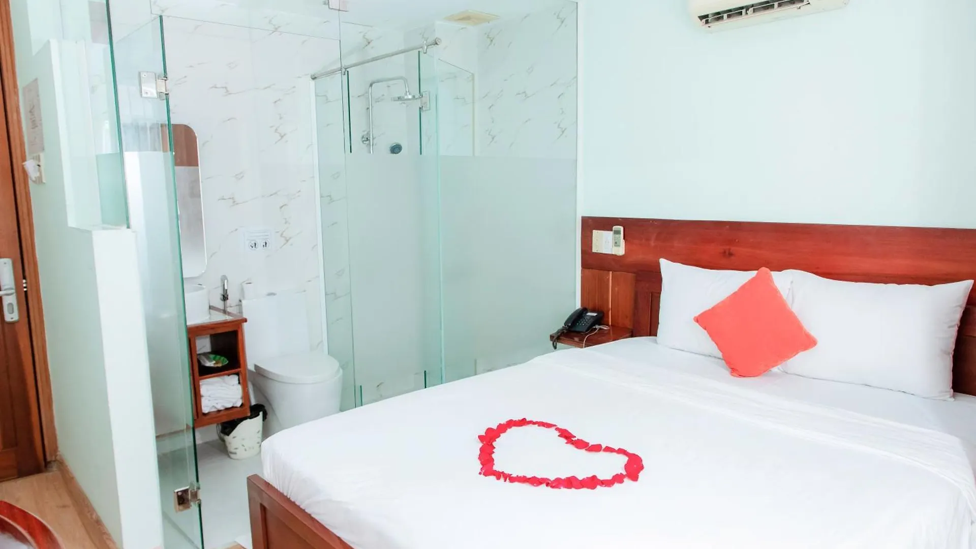 Art Deluxe Hotel Нячанг