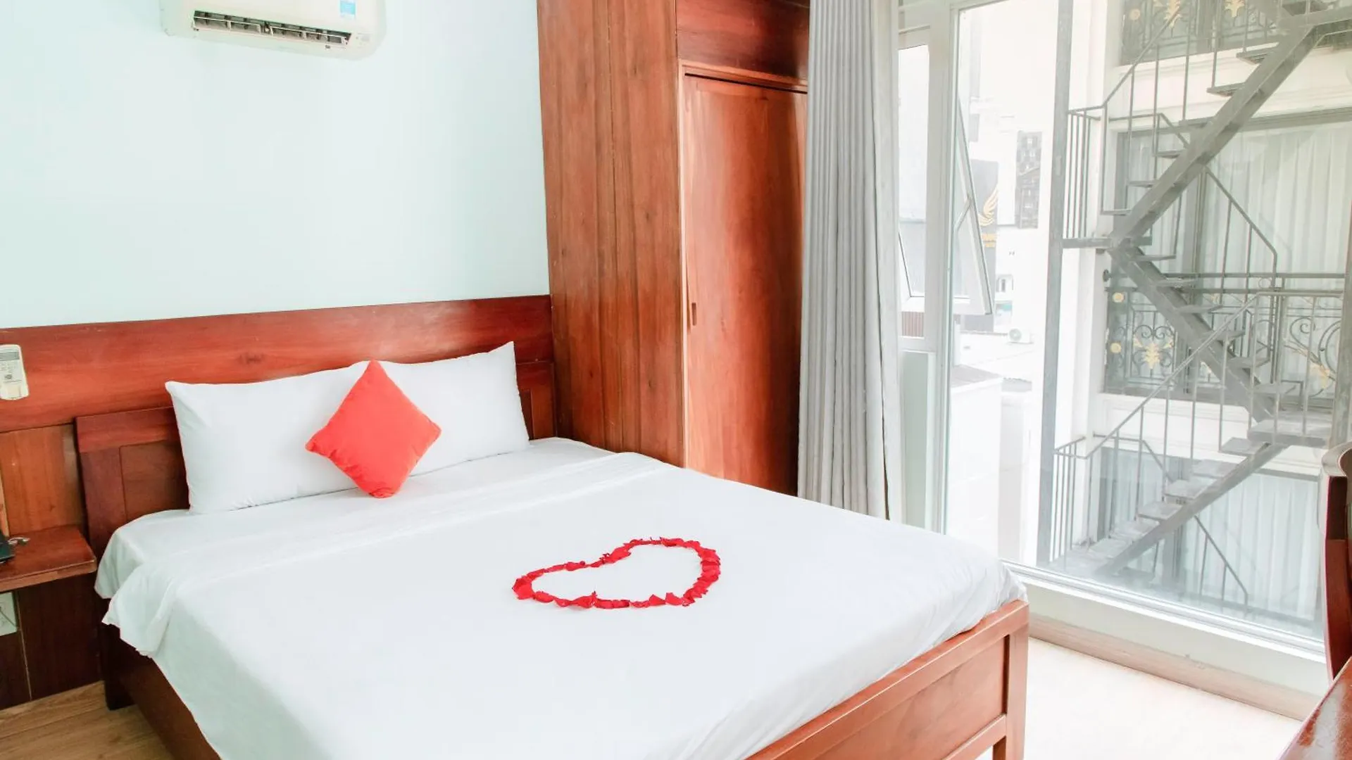 **  Art Deluxe Hotel Нячанг Вьетнам