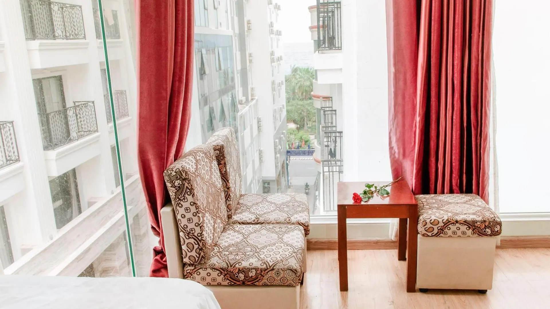 Art Deluxe Hotel Нячанг