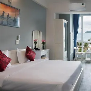 Montana Hotel ** Нячанг